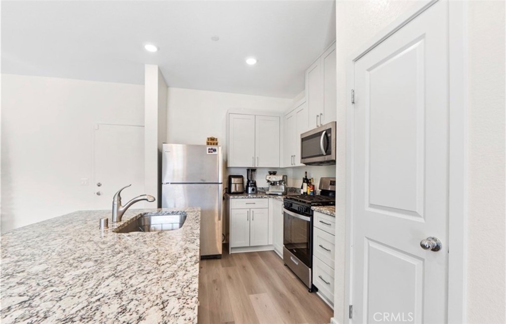 12383 Ranchito Way Victorville, CA 92392 - Photo 7 of 16