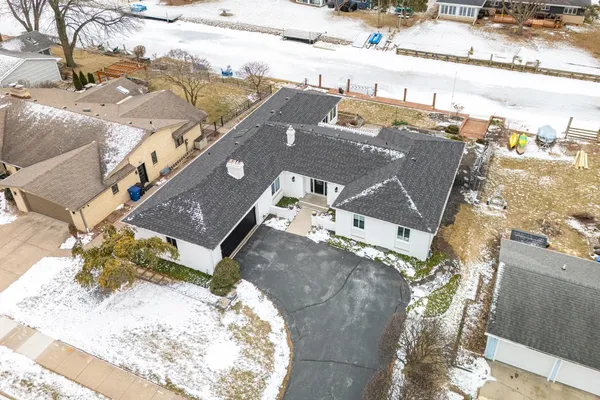 $699,900 | 933 Starboard Court, Oshkosh, WI 54901