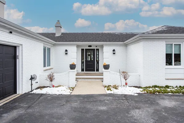 $699,900 | 933 Starboard Court, Oshkosh, WI 54901