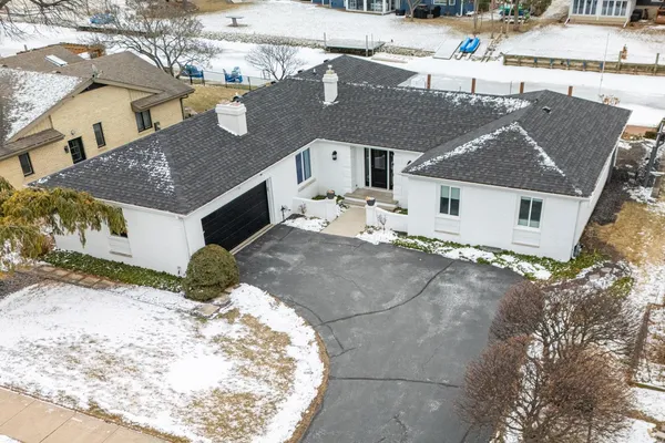 $699,900 | 933 Starboard Court, Oshkosh, WI 54901