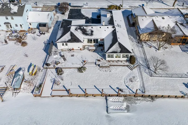 $699,900 | 933 Starboard Court, Oshkosh, WI 54901