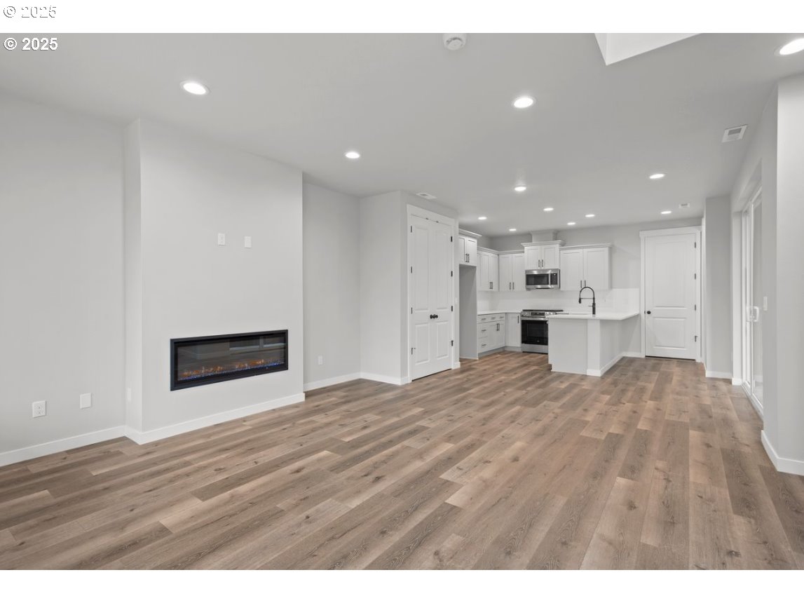 3574 Southeast 86th Avenue Hillsboro, OR 97123 - Photo 2 of 16