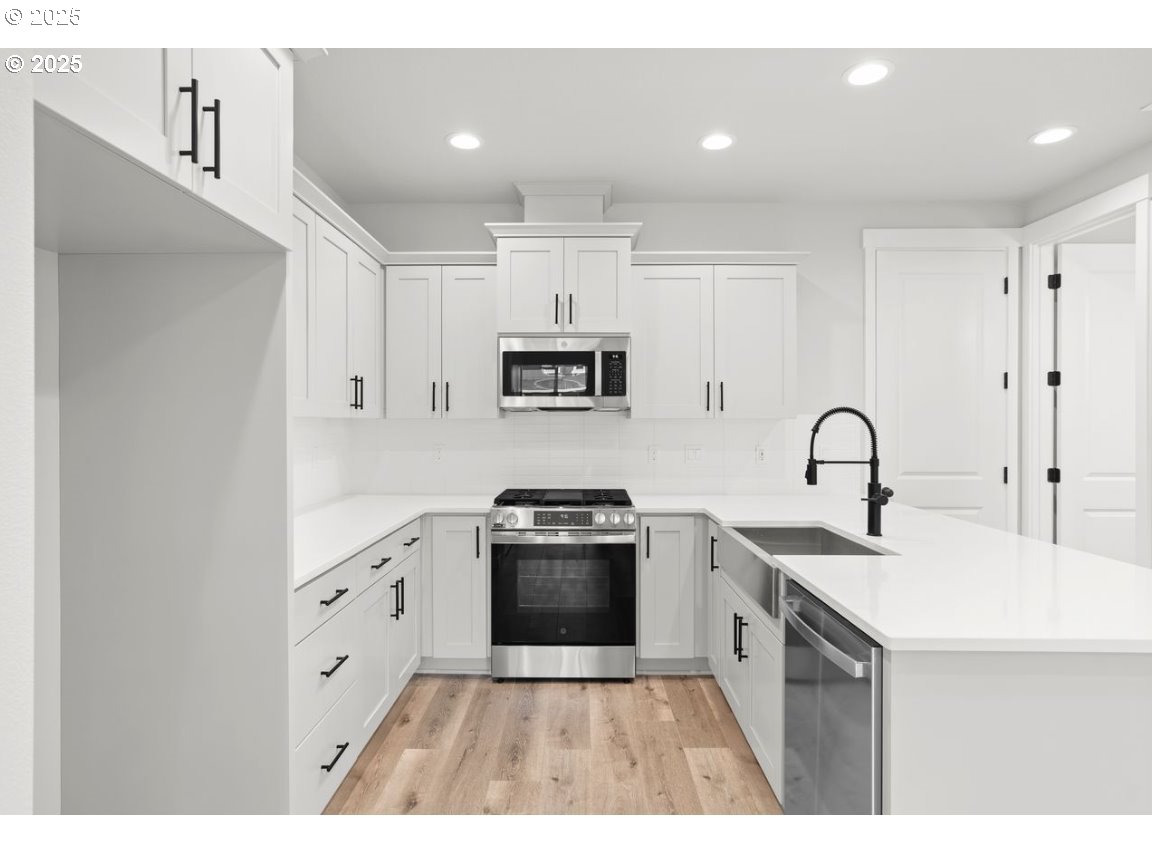 3574 Southeast 86th Avenue Hillsboro, OR 97123 - Photo 3 of 16