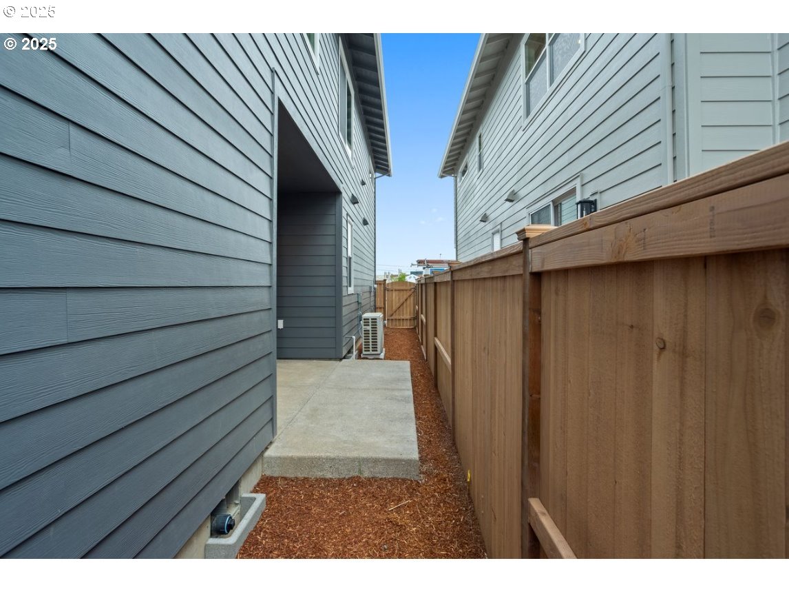 3574 Southeast 86th Avenue Hillsboro, OR 97123 - Photo 6 of 16