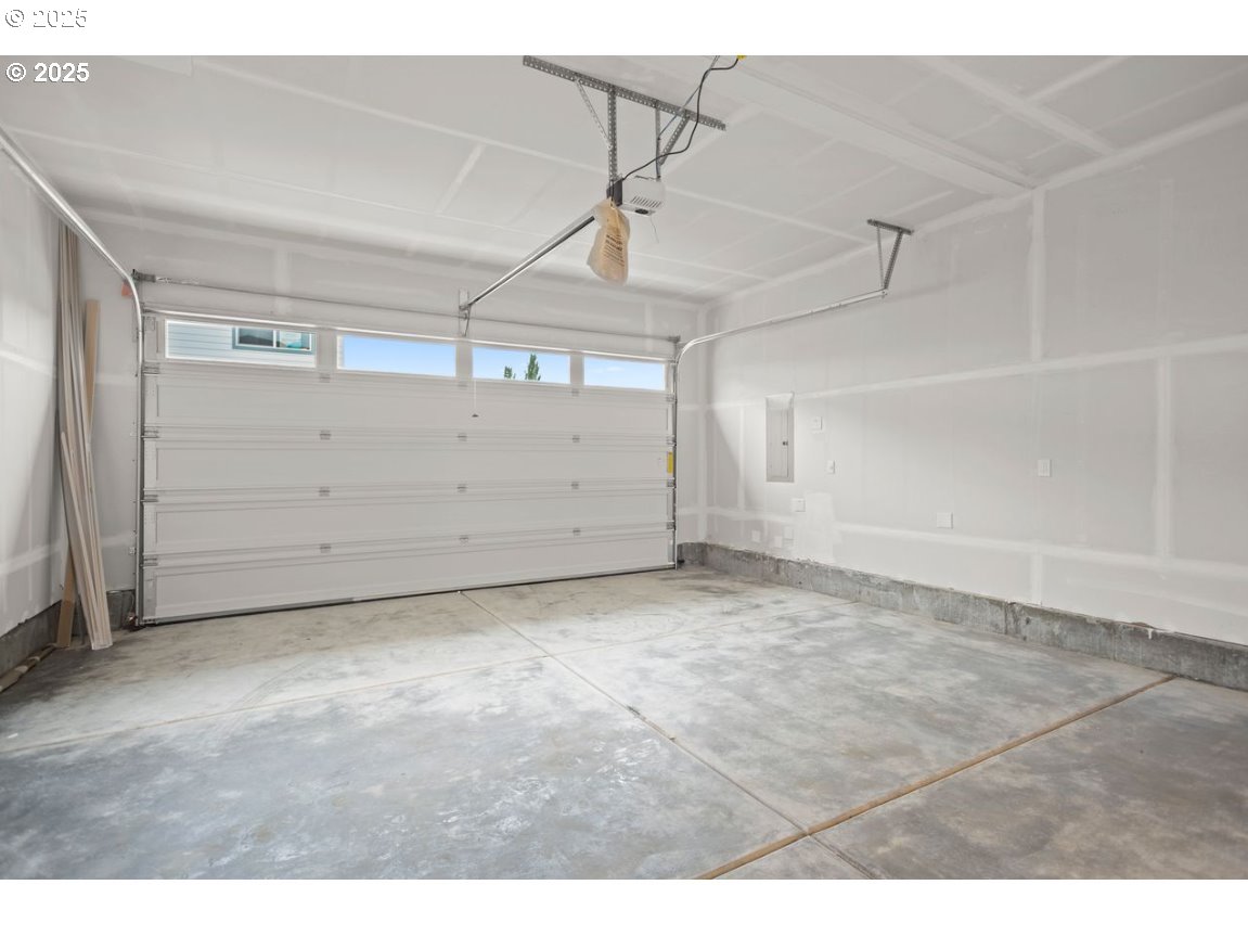 3574 Southeast 86th Avenue Hillsboro, OR 97123 - Photo 7 of 16