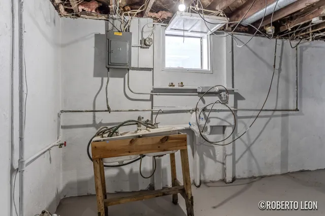 $179,900 | 957 Kensington Avenue Southwest, Grand Rapids, MI 49503