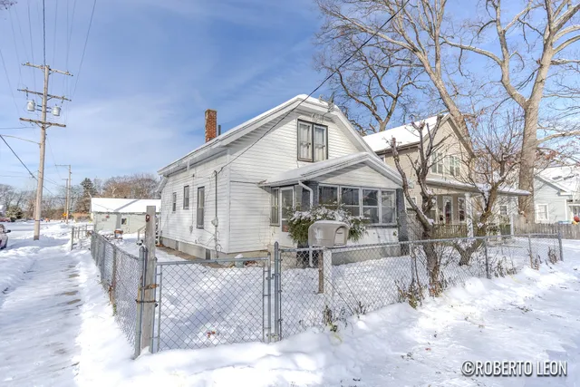 $179,900 | 957 Kensington Avenue Southwest, Grand Rapids, MI 49503