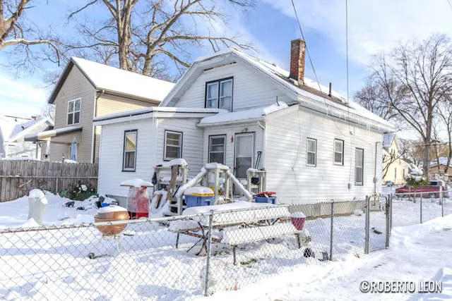 $179,900 | 957 Kensington Avenue Southwest, Grand Rapids, MI 49503