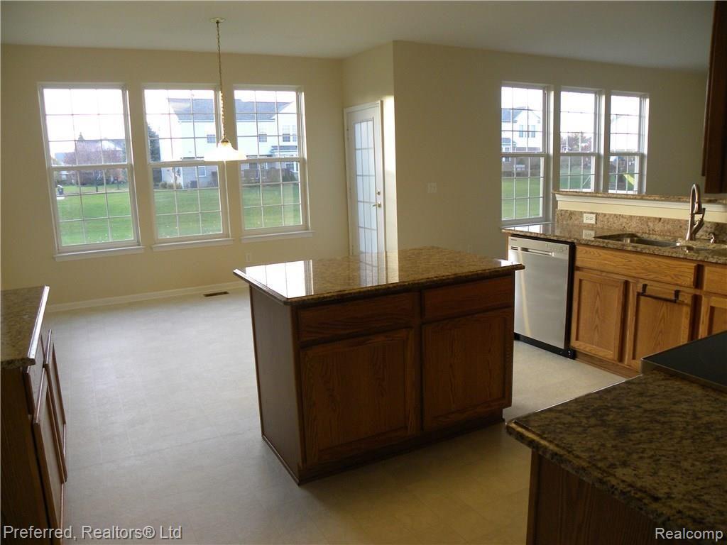 396 Springfield Drive Canton, MI 48188 - Photo 13 of 28 Kitchen / Breakfast Nook