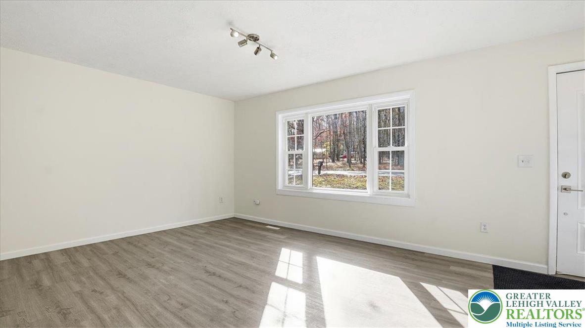 395 Sullivan Trail Long Pond, PA 18334 - Photo 10 of 50 Living Room