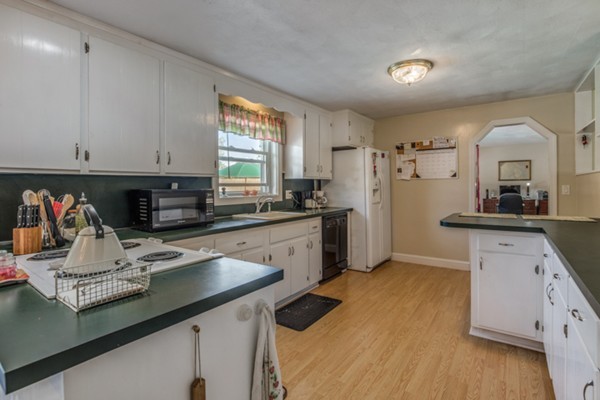 6 Algonquin Road Danvers, MA 01923 - Photo 11 of 30 Gallery Image 11