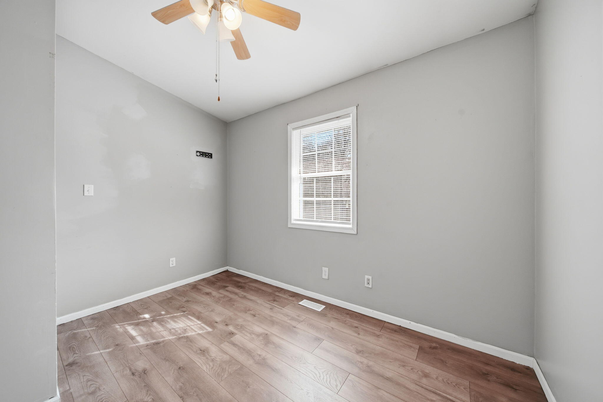 211 Hackett Street Jackson, MI 49201 - Photo 4 of 30 8-web-or-mls-DSC04168