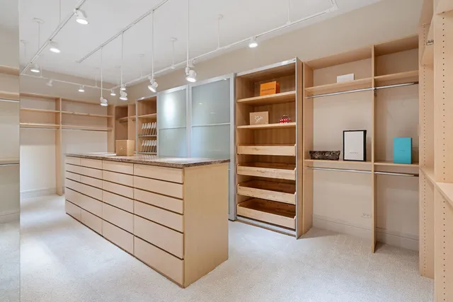 $2,100,000 | 1380 Rosemary Lane, Northbrook, IL 60062