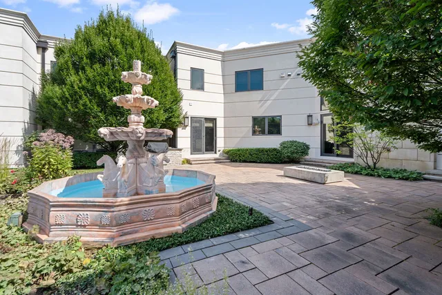$2,100,000 | 1380 Rosemary Lane, Northbrook, IL 60062