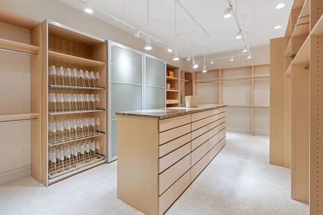 $2,100,000 | 1380 Rosemary Lane, Northbrook, IL 60062