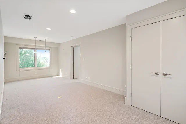 $2,100,000 | 1380 Rosemary Lane, Northbrook, IL 60062