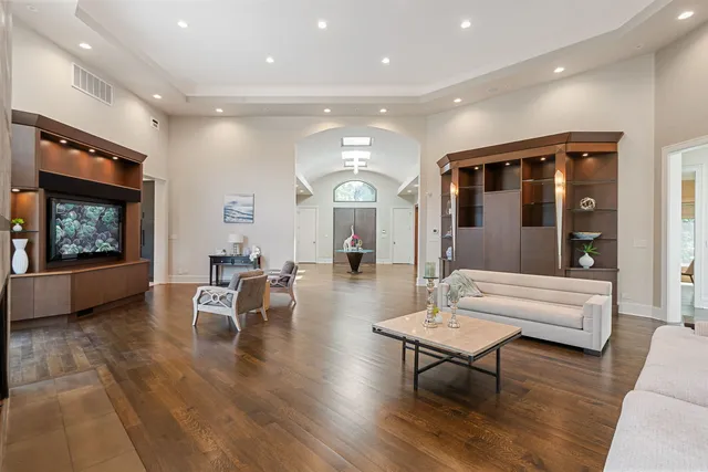 $2,100,000 | 1380 Rosemary Lane, Northbrook, IL 60062