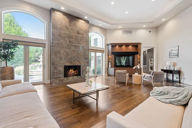 $2,100,000 | 1380 Rosemary Lane, Northbrook, IL 60062