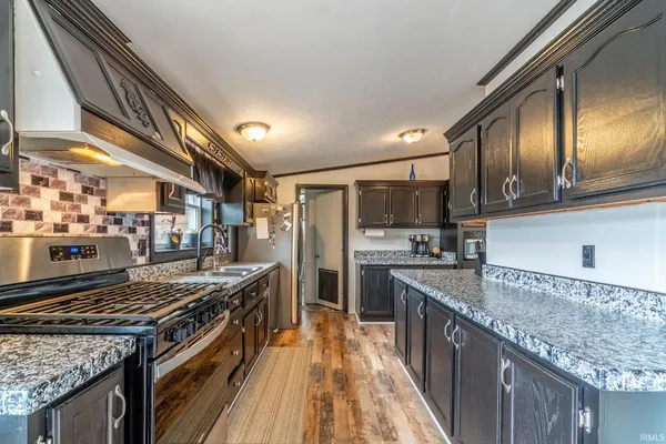 $449,900 | 11950 East 390 South, Lagrange, IN 46761