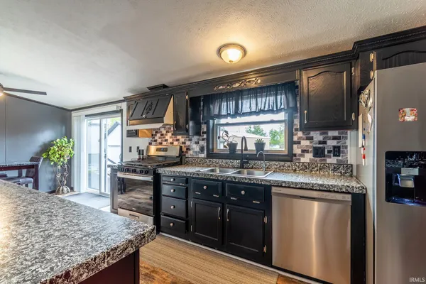 $449,900 | 11950 East 390 South, Lagrange, IN 46761