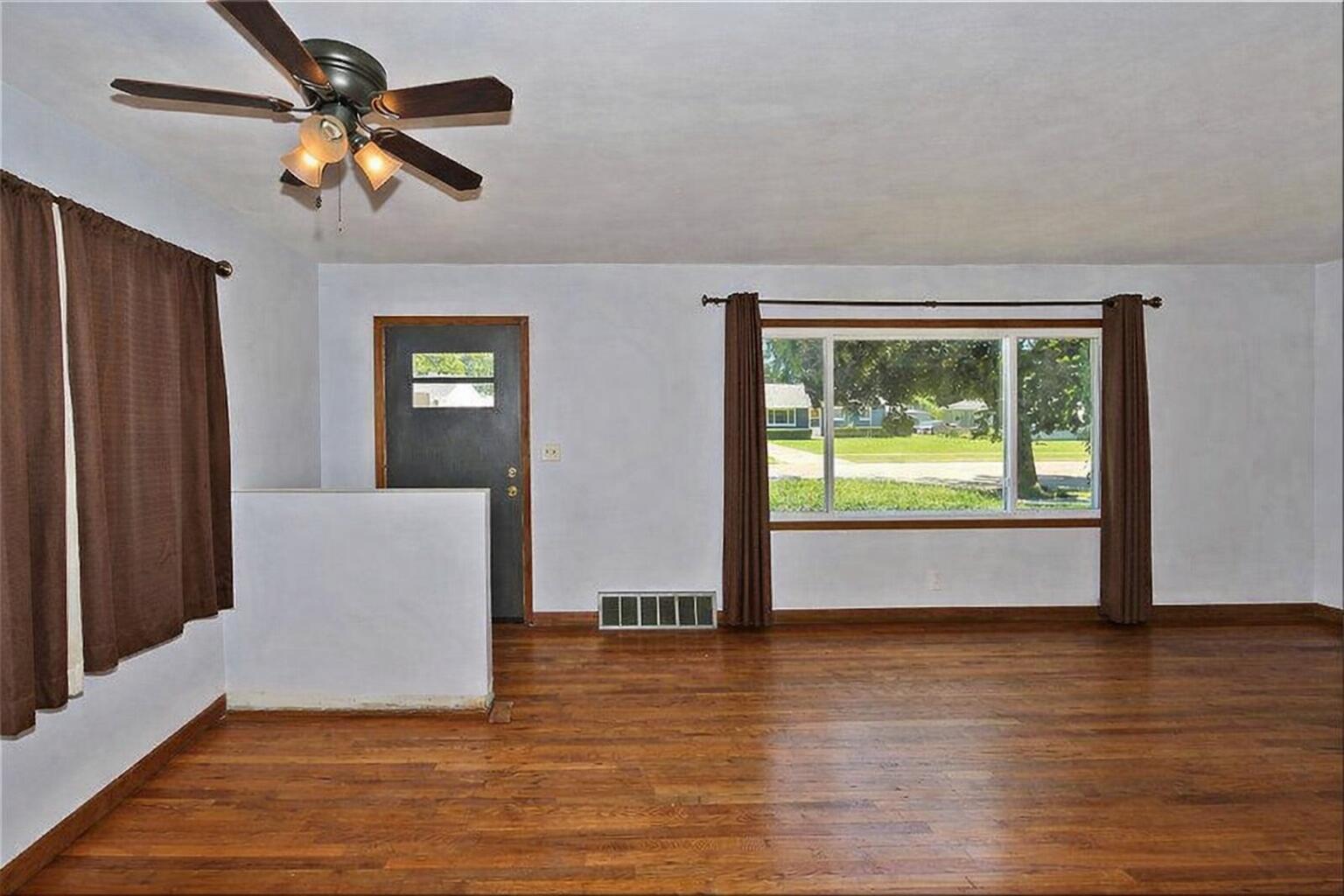 2618 James Boulevard Racine, WI 53403 - Photo 23 of 38 Spacious living room with natural light