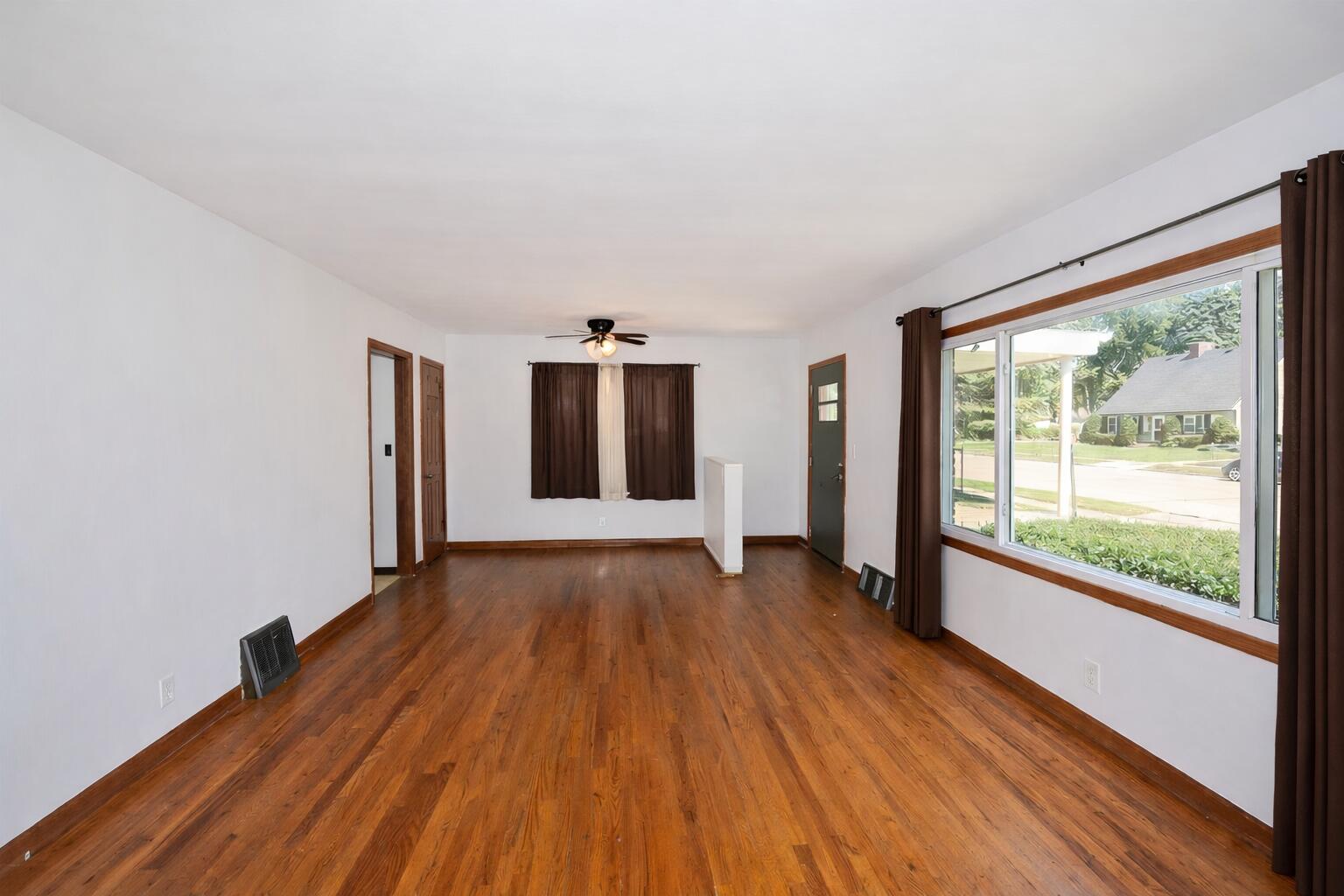 2618 James Boulevard Racine, WI 53403 - Photo 31 of 38 Bright suburban living room view