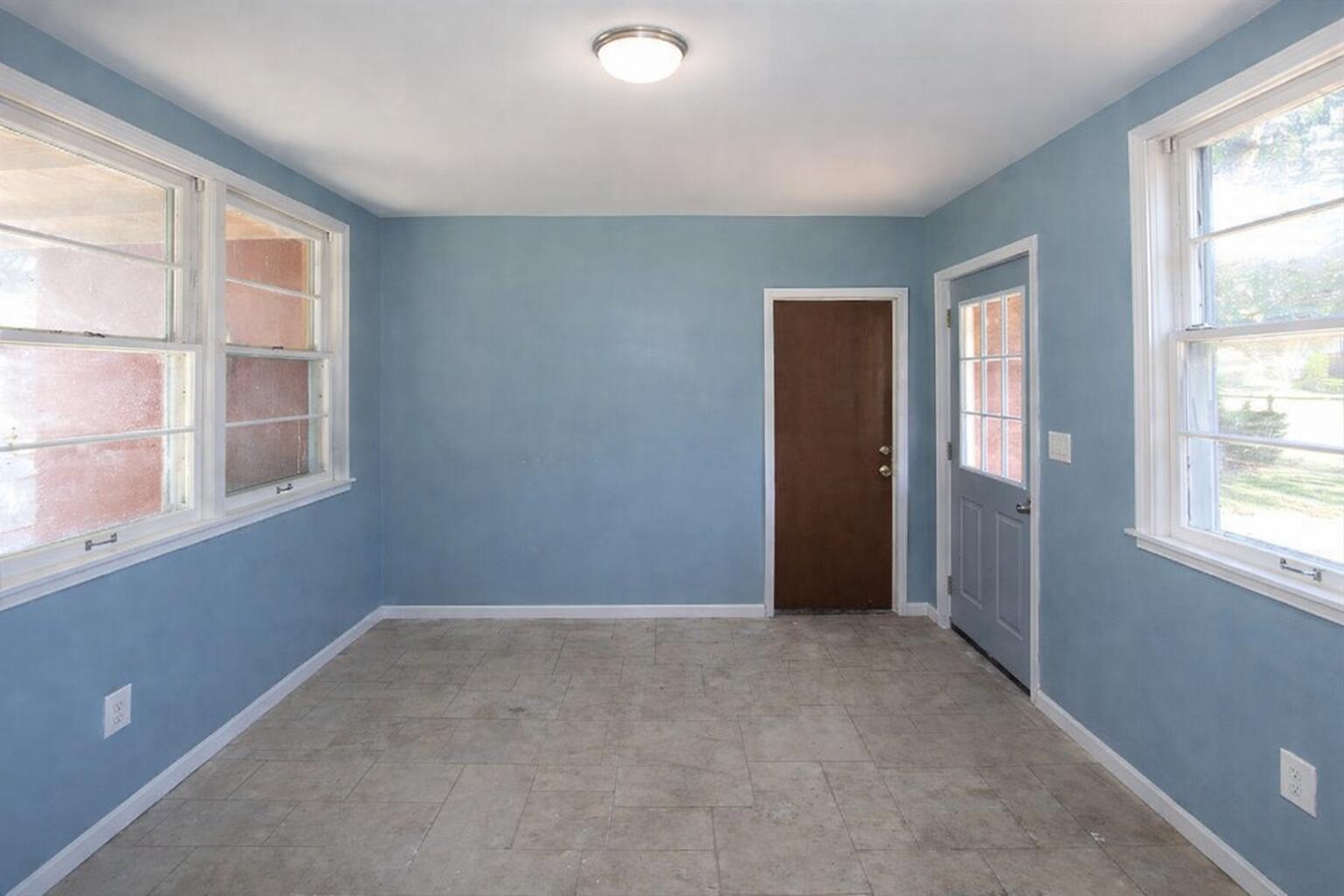 2618 James Boulevard Racine, WI 53403 - Photo 32 of 38 Empty room with natural light