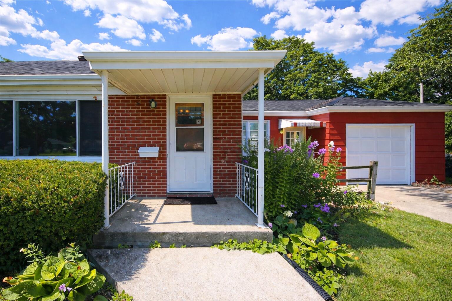 2618 James Boulevard Racine, WI 53403 - Photo 4 of 38 Sunny home with blooming garden