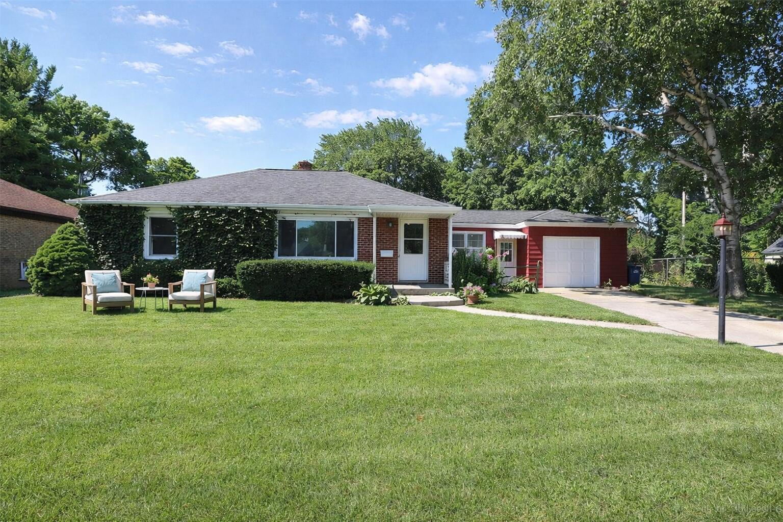 2618 James Boulevard Racine, WI 53403 - Photo 7 of 38 front racine