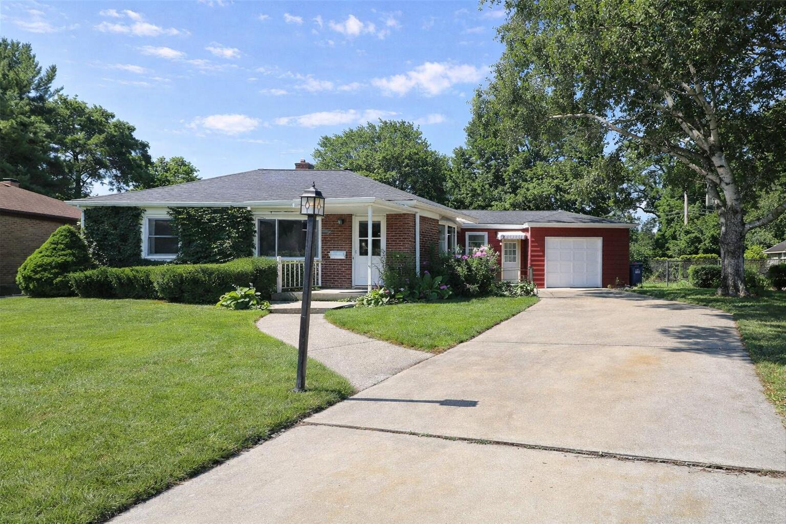 2618 James Boulevard Racine, WI 53403 - Photo 8 of 38 Charming suburban home with lamp post