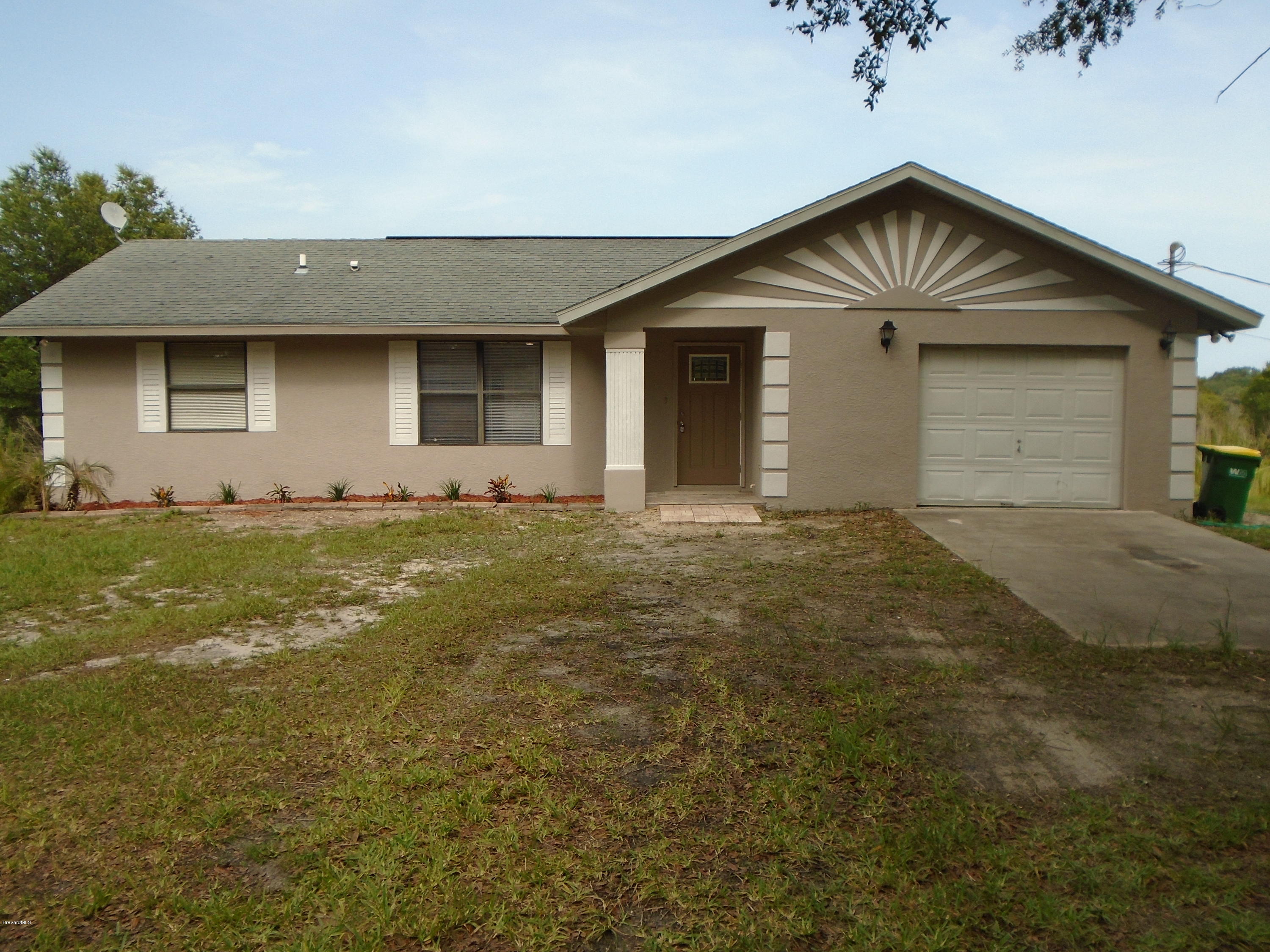 2597 Simon Road Melbourne, FL 32904 - Photo 1 of 12 front view