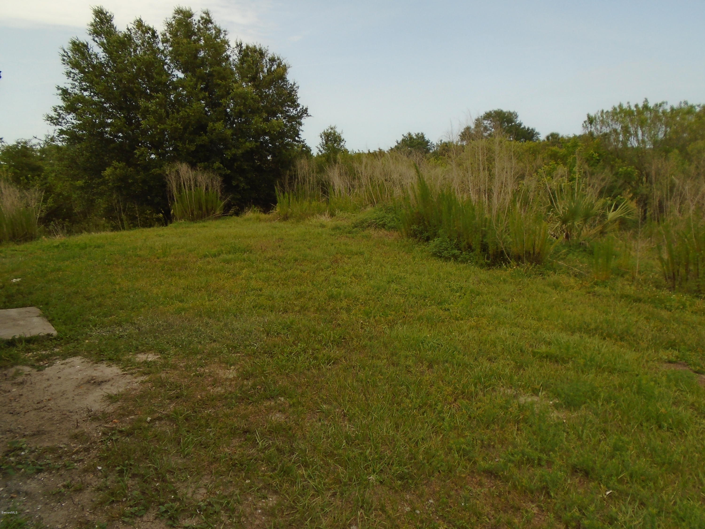 2597 Simon Road Melbourne, FL 32904 - Photo 8 of 12 simon road 052