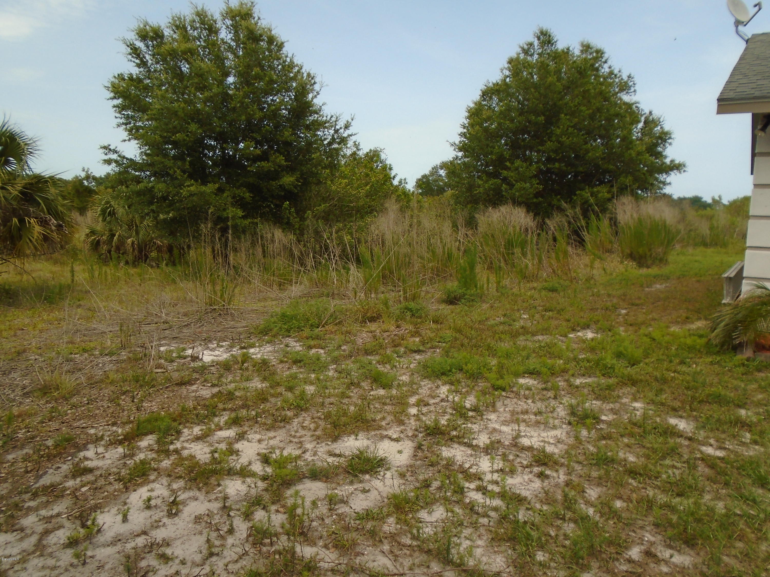 2597 Simon Road Melbourne, FL 32904 - Photo 9 of 12 side yard