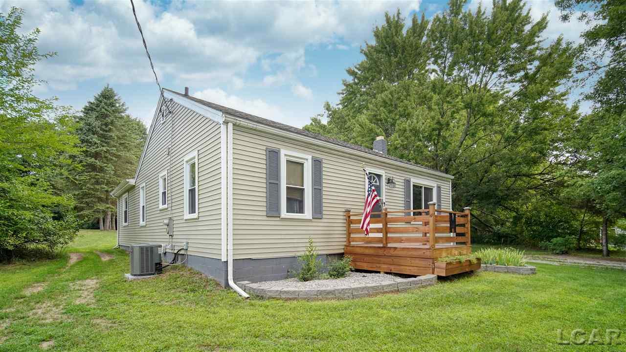 1108 East Valley Road Adrian, MI 49221 - Photo 3 of 37 50020313-2.JPG