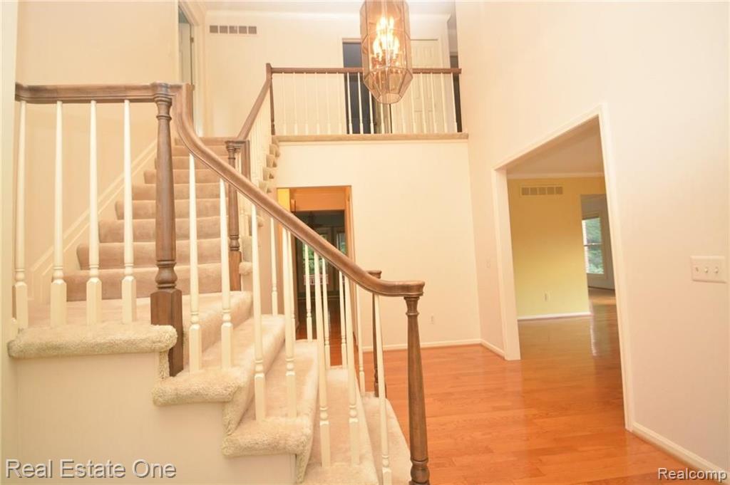 524 Rochdale Drive North Rochester Hills, MI 48309 - Photo 4 of 26