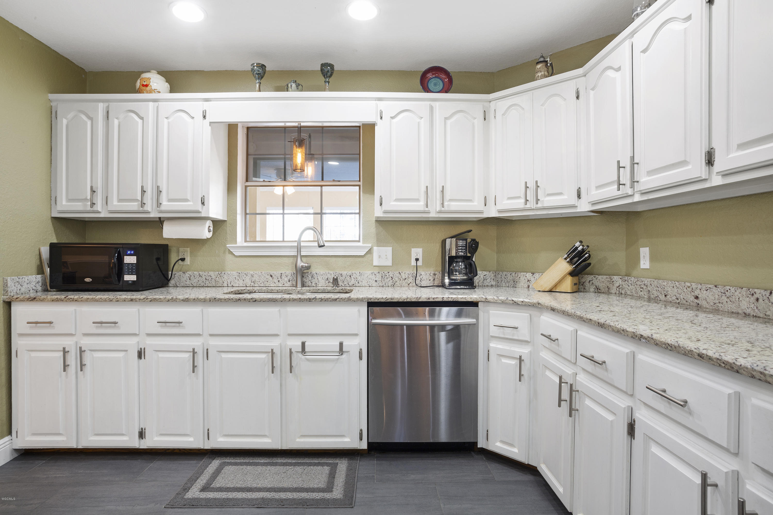 15323 Big Ridge Road Biloxi, MS 39532 - Photo 17 of 41 013