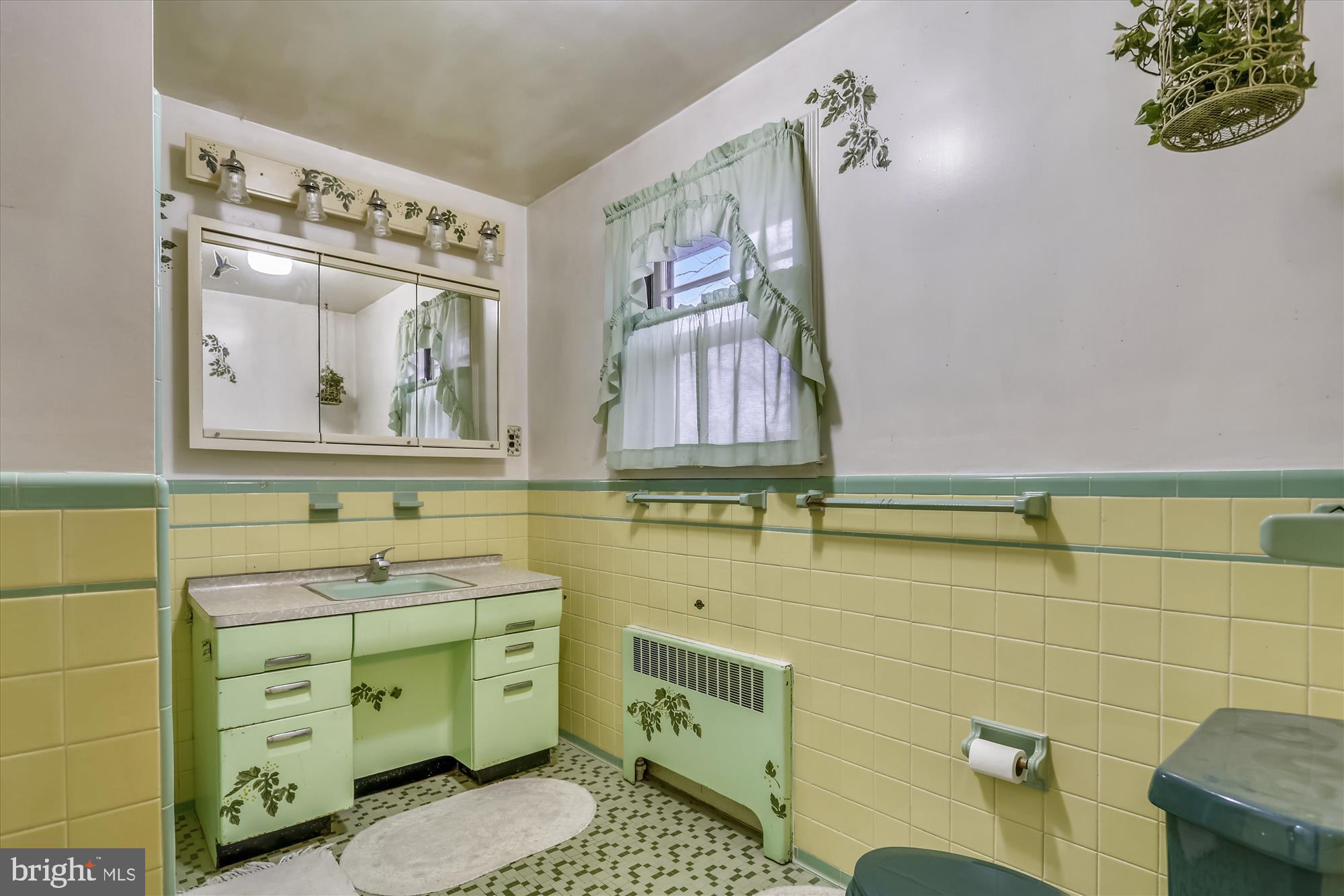 6604 Horseshoe Road Clinton, MD 20735 - Photo 16 of 40 Master Bath