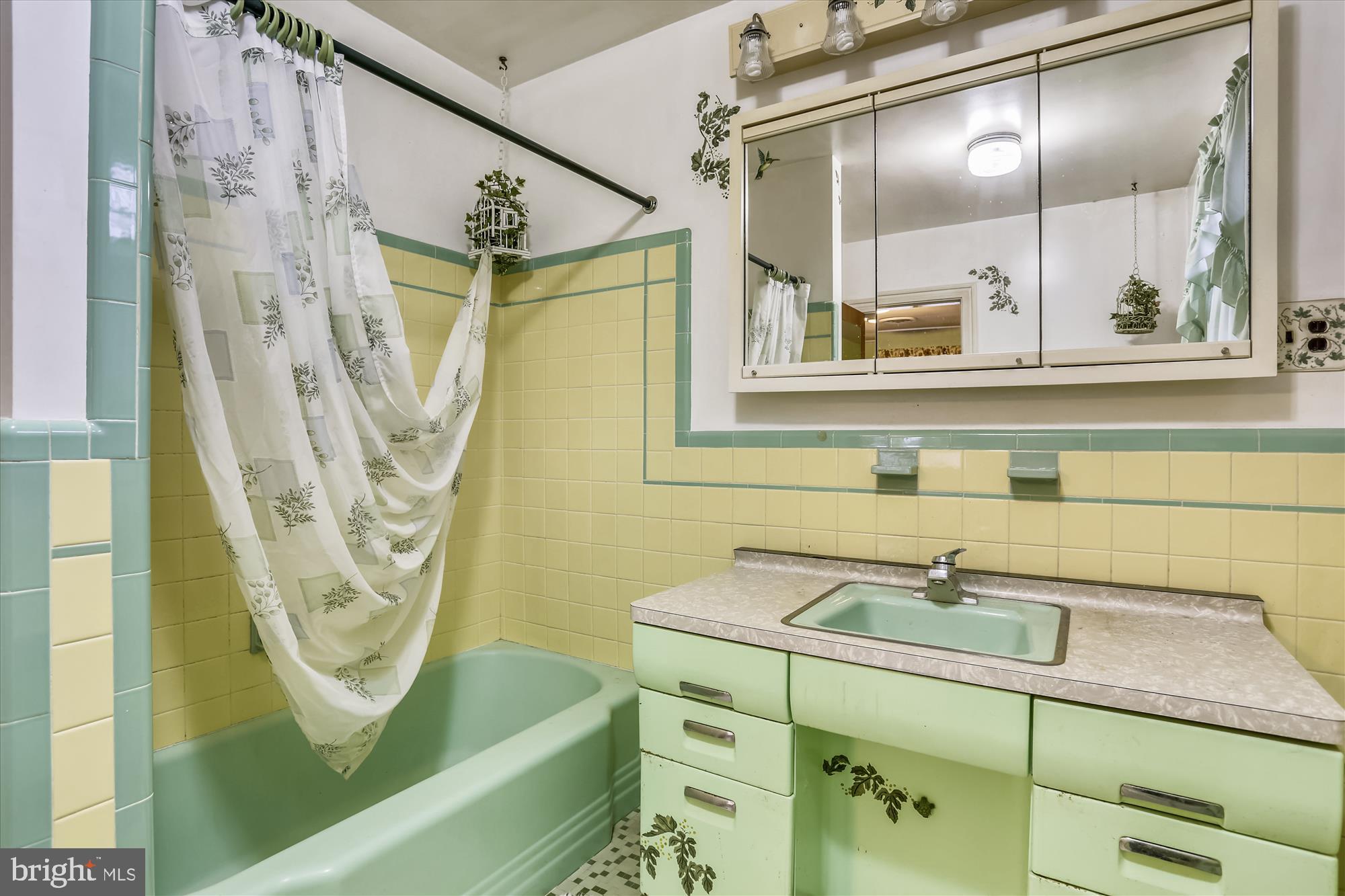 6604 Horseshoe Road Clinton, MD 20735 - Photo 17 of 40 Master Bath