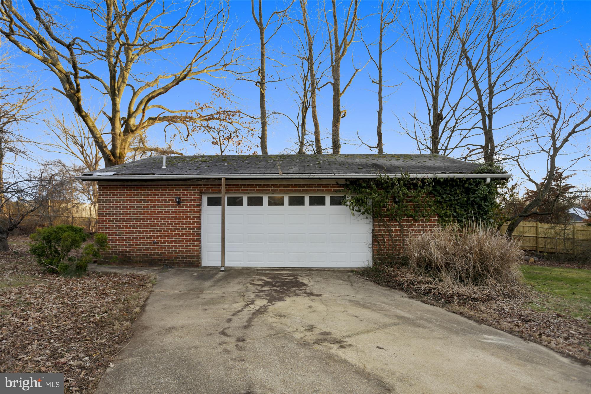 6604 Horseshoe Road Clinton, MD 20735 - Photo 4 of 40 2 Car Detached Garage with Bath,Den and Workshop