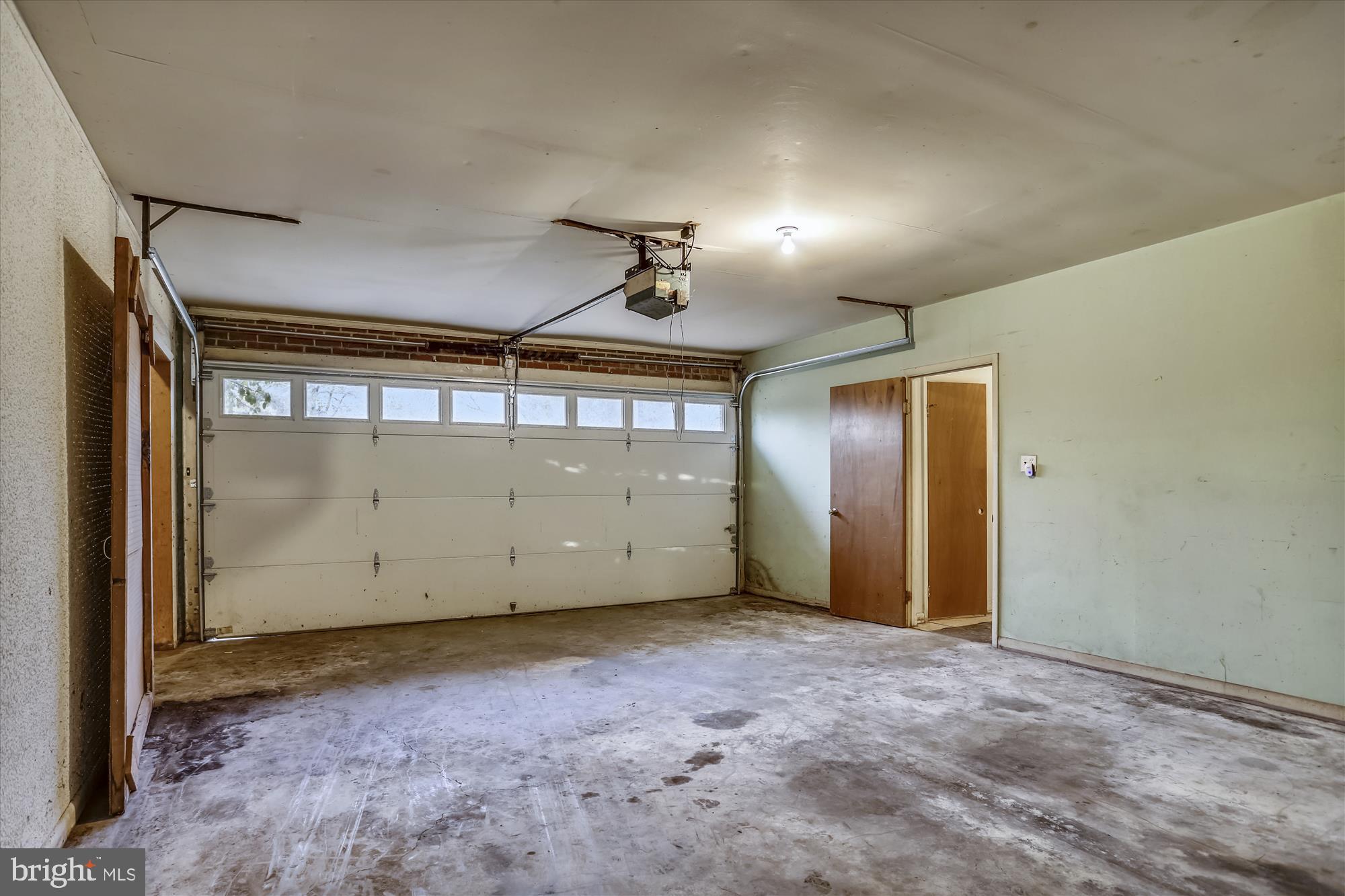 6604 Horseshoe Road Clinton, MD 20735 - Photo 35 of 40 Garage Parking
