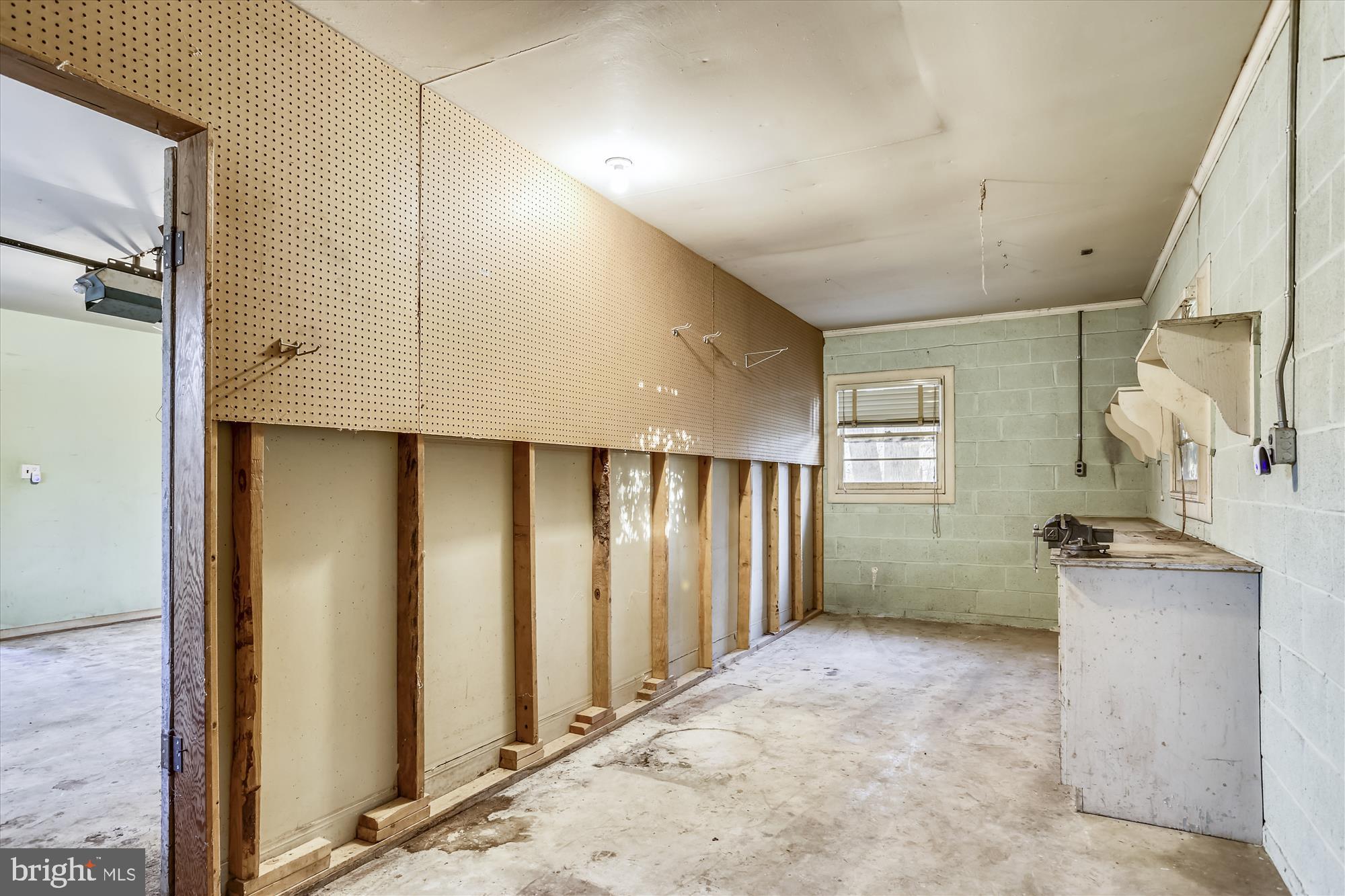 6604 Horseshoe Road Clinton, MD 20735 - Photo 36 of 40 Garage Workshop