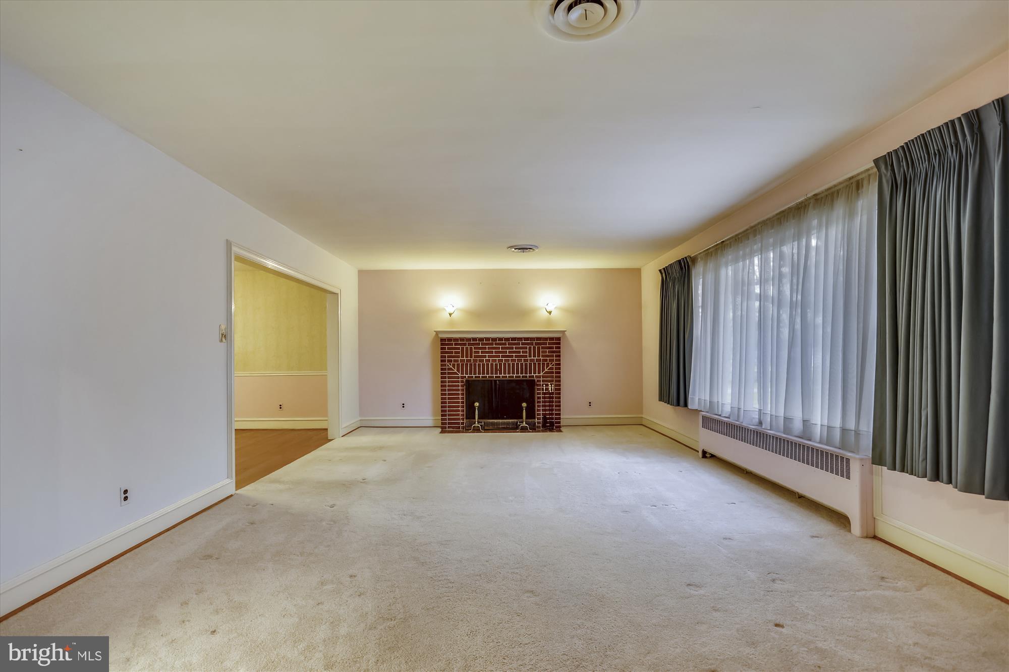6604 Horseshoe Road Clinton, MD 20735 - Photo 7 of 40 Living/Family Room