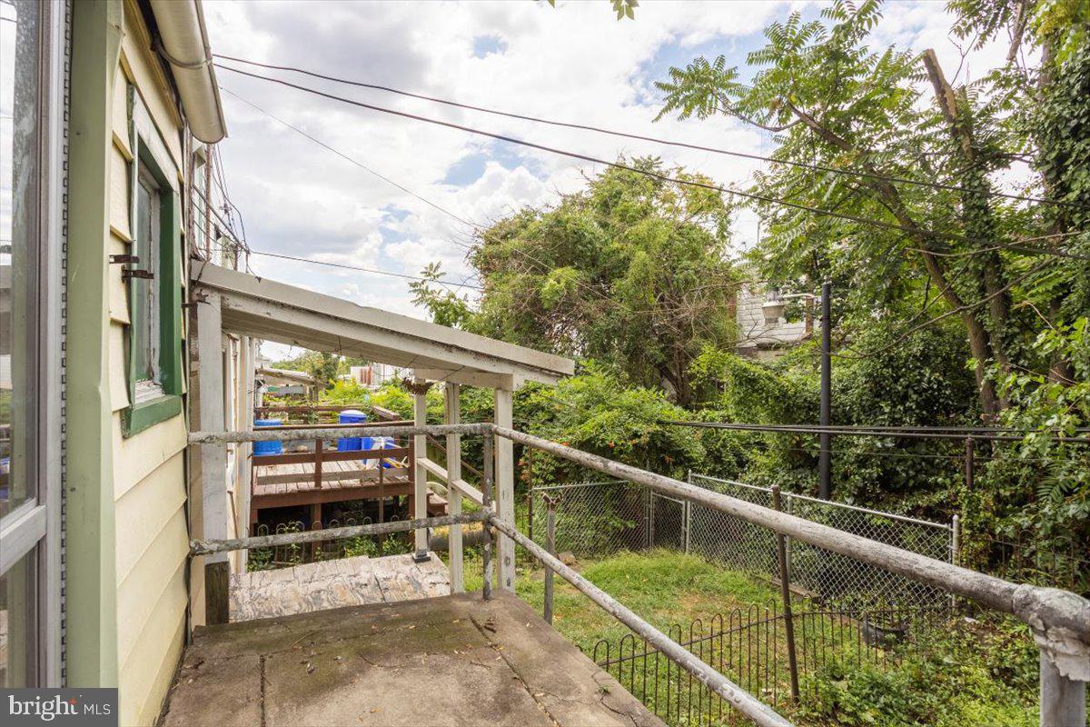 1658 North Redfield Street Philadelphia, PA 19151 - Photo 21 of 23 Back Deck