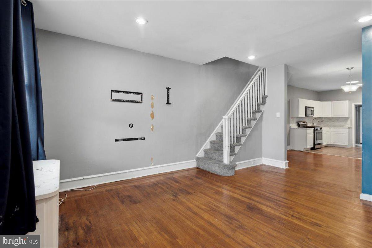 1658 North Redfield Street Philadelphia, PA 19151 - Photo 3 of 23 Living Room
