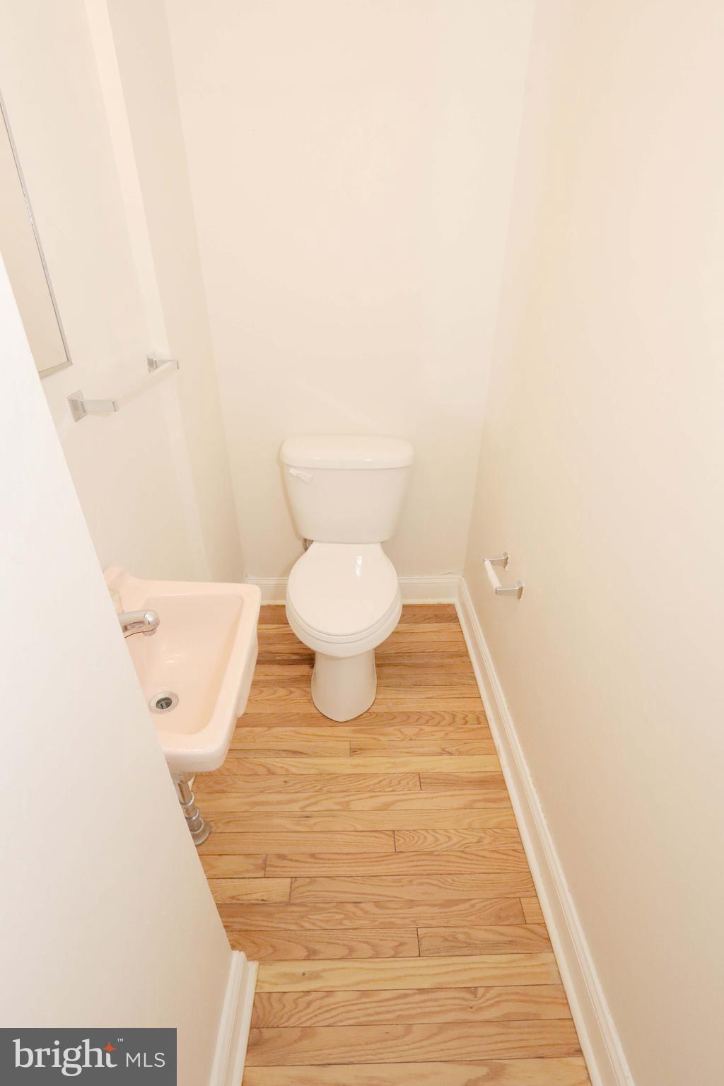 3714 Bellaire Road Philadelphia, PA 19154 - Photo 12 of 39 Main Floor Powder Room