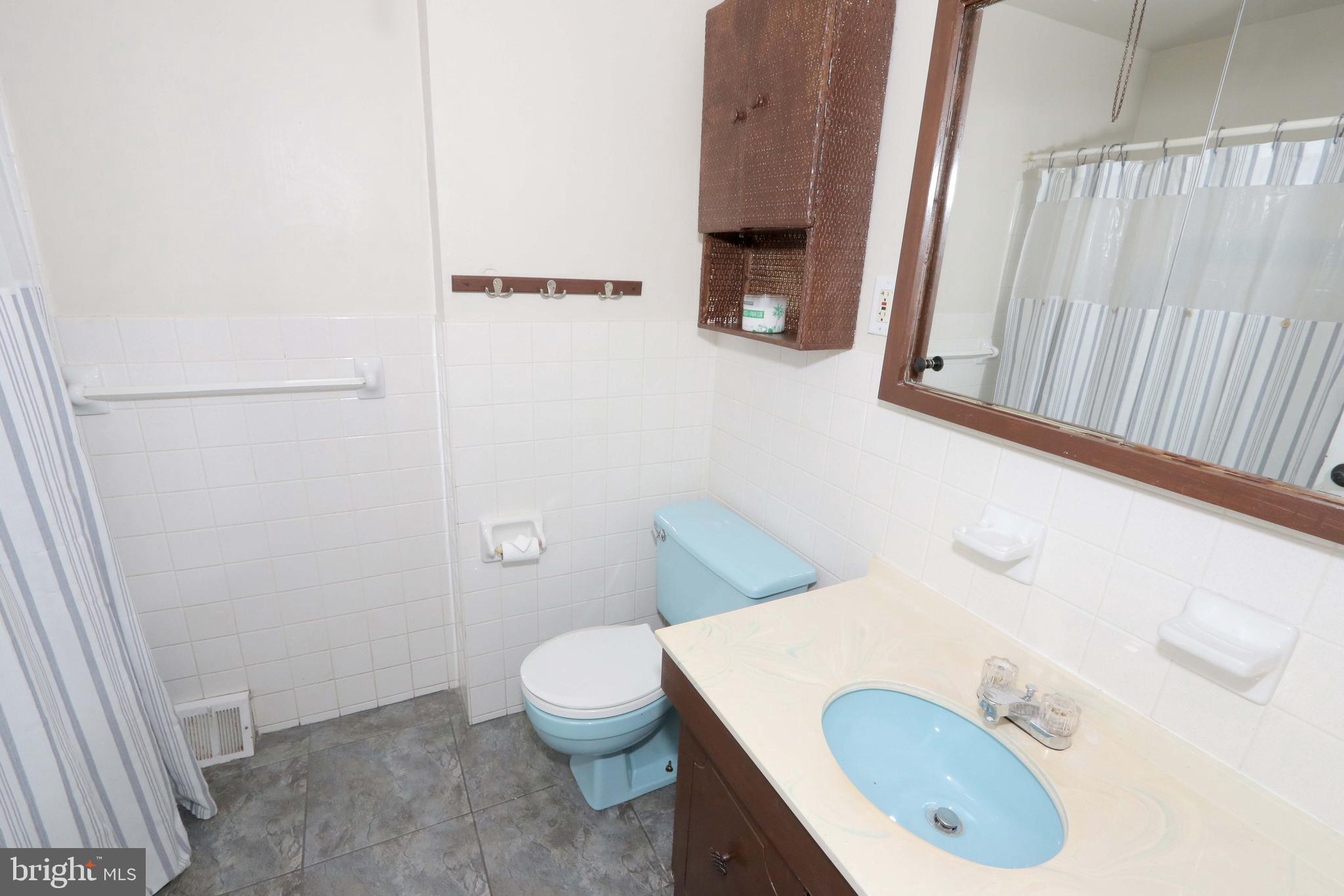 3714 Bellaire Road Philadelphia, PA 19154 - Photo 22 of 39 Hall Full Bathroom