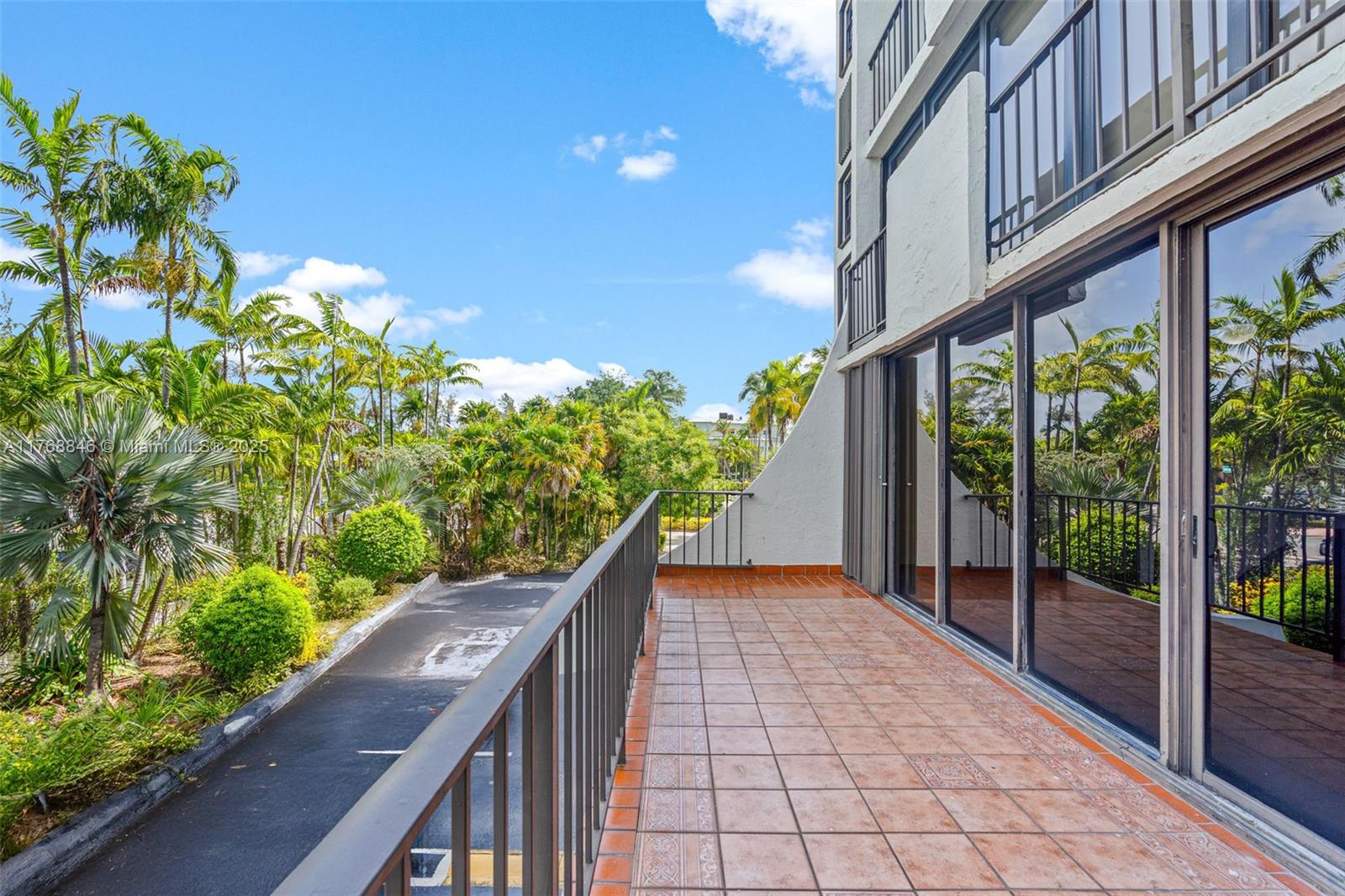 77 Crandon Boulevard, Unit 2B Key Biscayne, FL 33149 - Photo 11 of 32