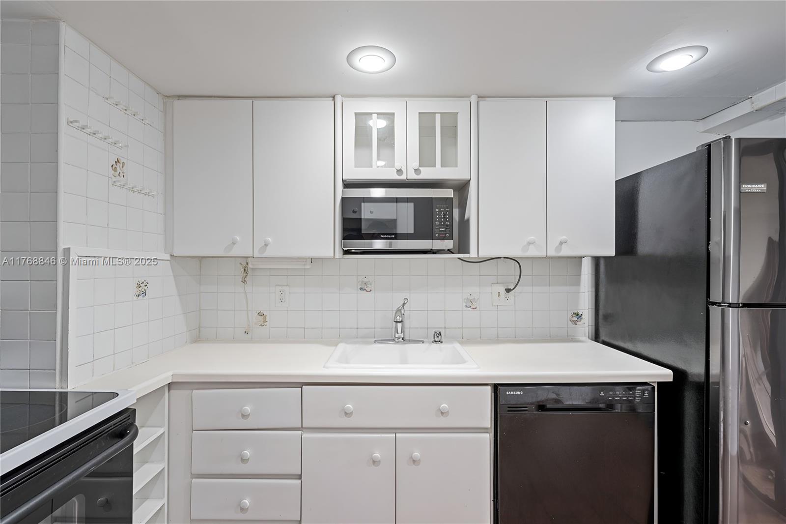 77 Crandon Boulevard, Unit 2B Key Biscayne, FL 33149 - Photo 18 of 32