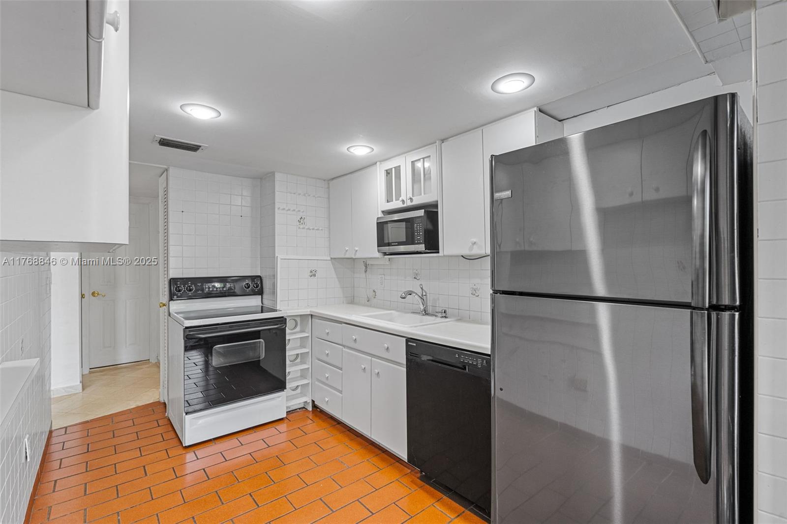 77 Crandon Boulevard, Unit 2B Key Biscayne, FL 33149 - Photo 20 of 32