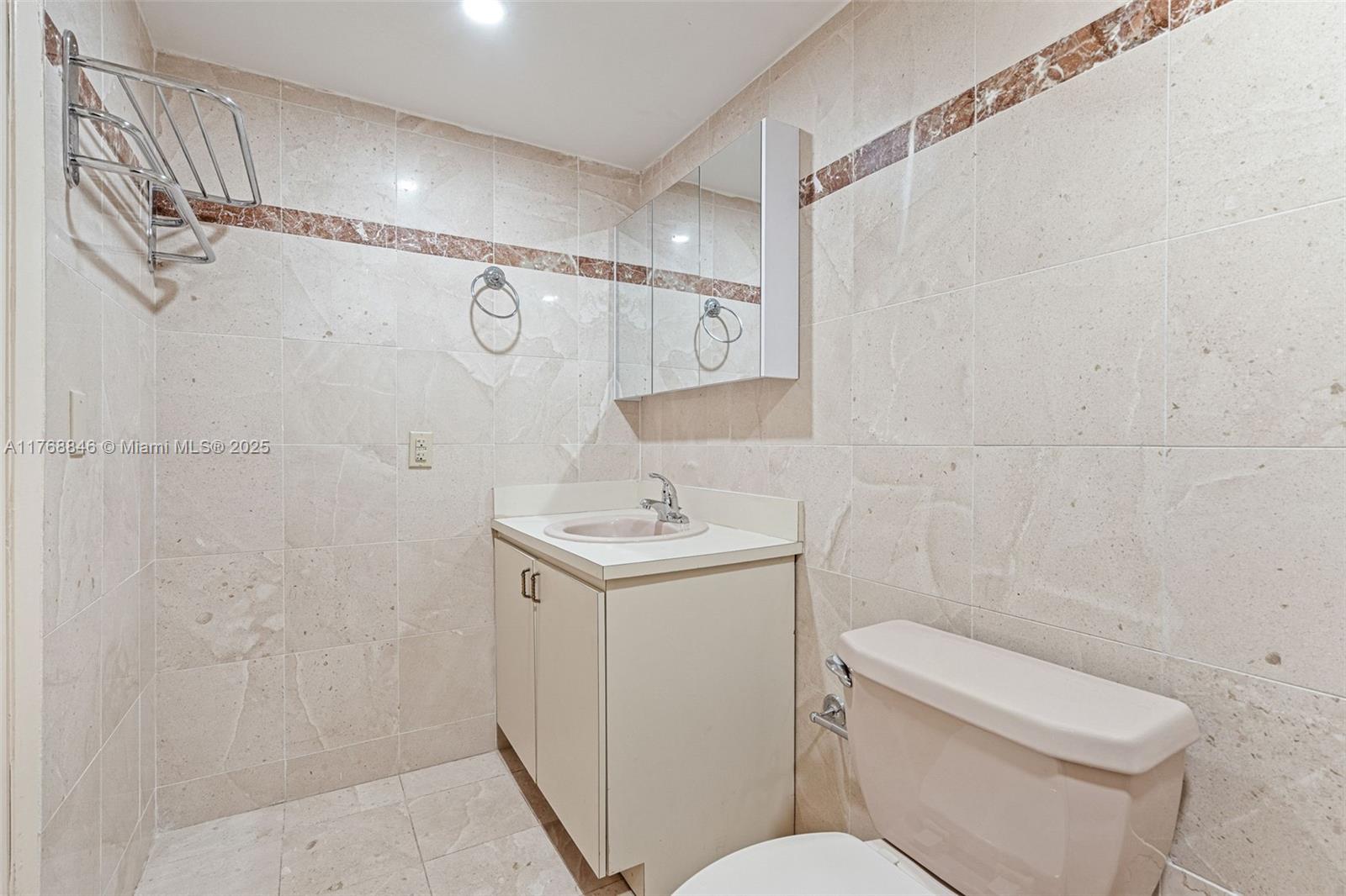 77 Crandon Boulevard, Unit 2B Key Biscayne, FL 33149 - Photo 23 of 32